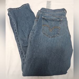 Levis 505 Straight Leg Medium Wash Mid Rise Jeans!